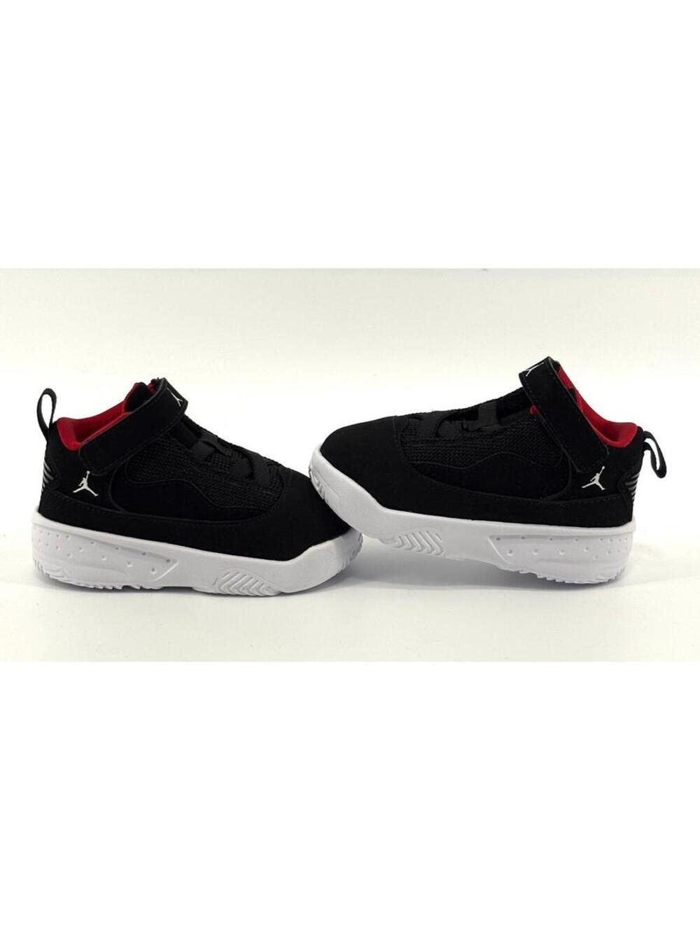 Air Jordan Max Aura 2 'Black Red'